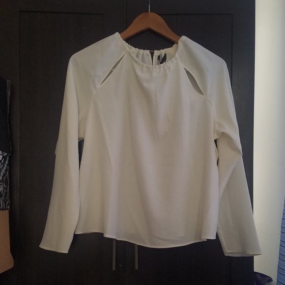NWT CUT OUT ECRU WHITE BLOUSE - Picture 5 of 9